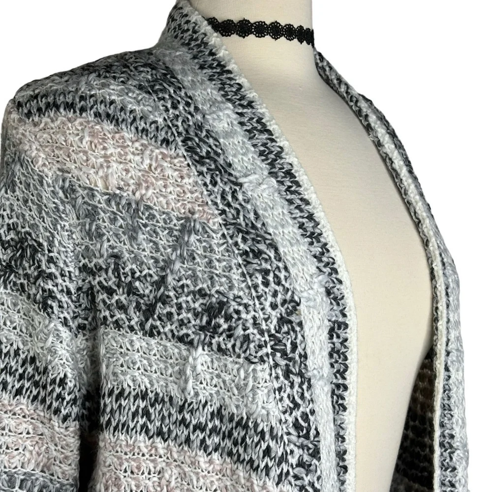 New Chico’s Light Gray Dark Charcoal Gray, Orchid & White Fringed Shawl Medium